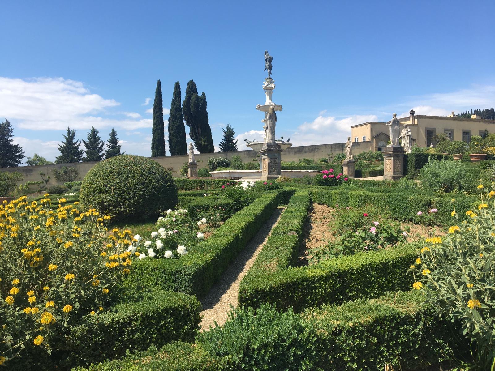 Firenze – Giardino della Villa medicea di Castello “Amor sementa in voi | Dante 2021”.  Una performance corale dedicata agli aspetti naturali e botanici della Divina Commedia. #Dante700 #Dante2021