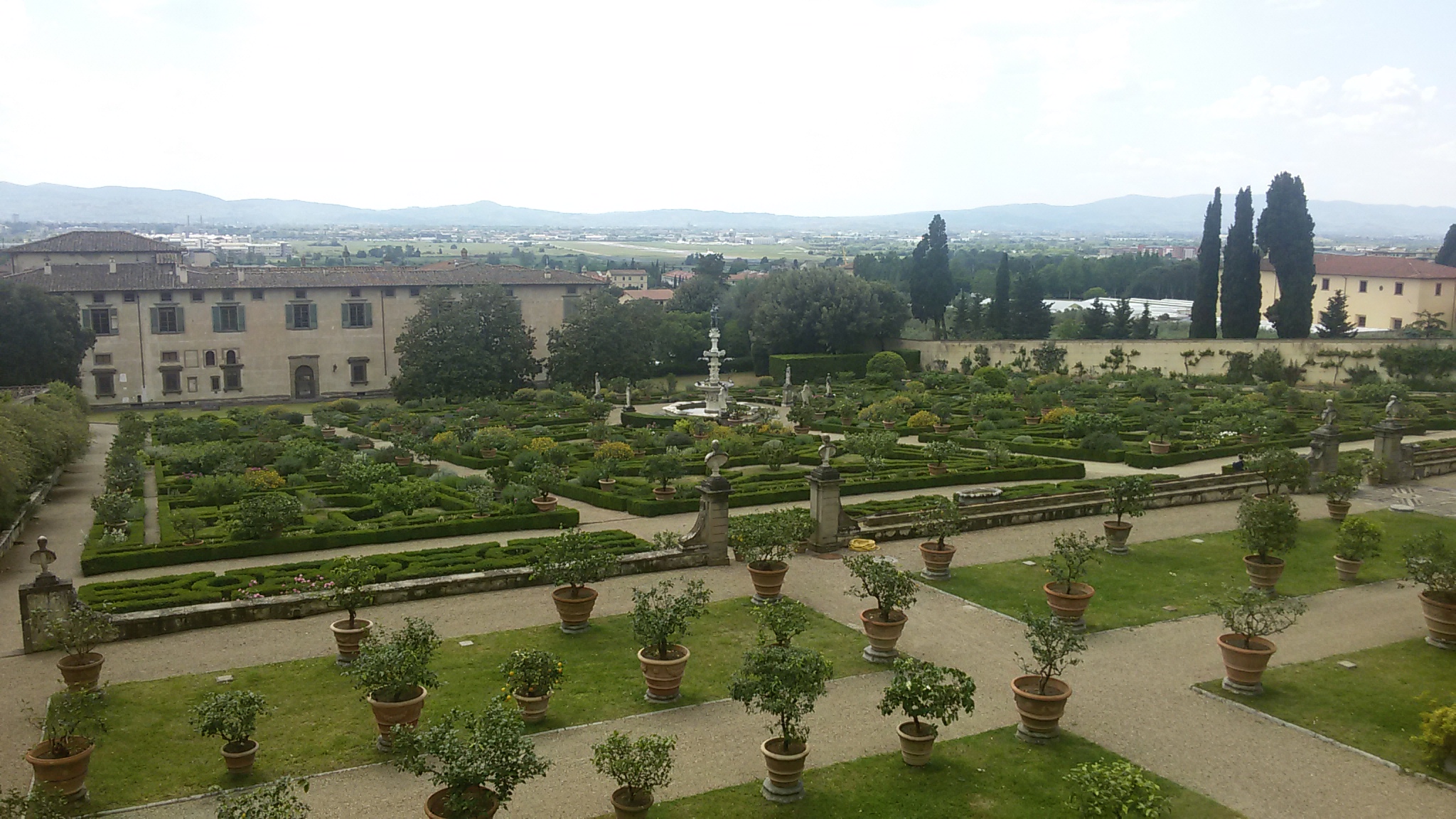 Firenze – Giardino della Villa medicea di Castello. Le straordinarie immagini del giardino nel docufilm “La Fabbrica dell’Italiano” sull%u2019Accademia della Crusca