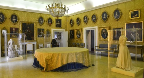 Museo Nazionale di Palazzo Reale, Sala della corte