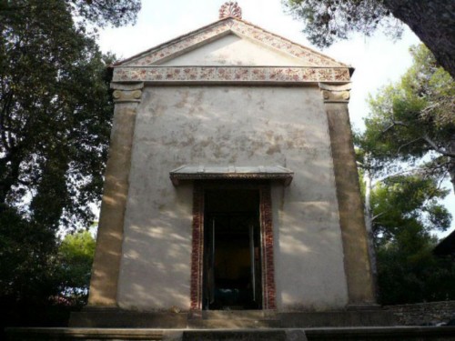 Museo Archeologico Nazionale di Castiglioncello, Facciata del piccolo fabbricato